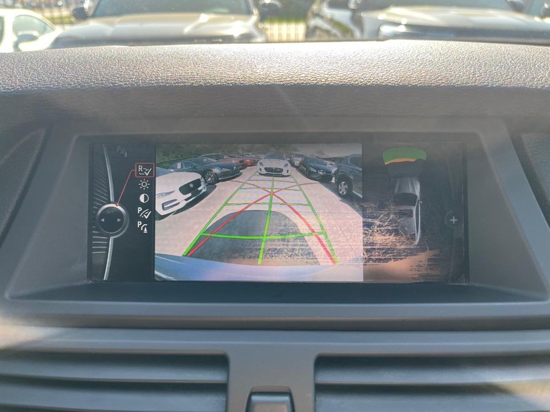 BMW X6 Vehicle Full-screen Gallery Image 23