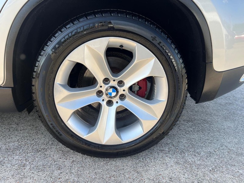 BMW X6 Vehicle Full-screen Gallery Image 27