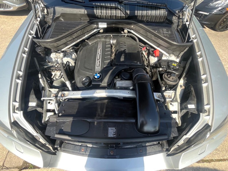 BMW X6 Vehicle Full-screen Gallery Image 28