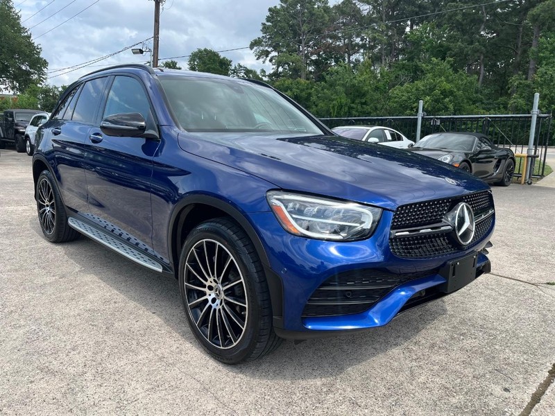 Mercedes-Benz GLC 300 Vehicle Full-screen Gallery Image 04