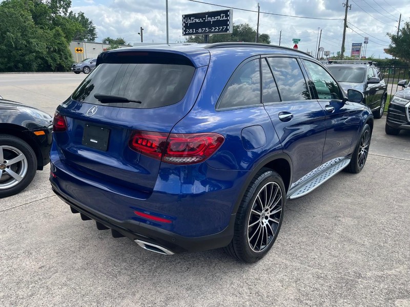 Mercedes-Benz GLC 300 Vehicle Full-screen Gallery Image 06