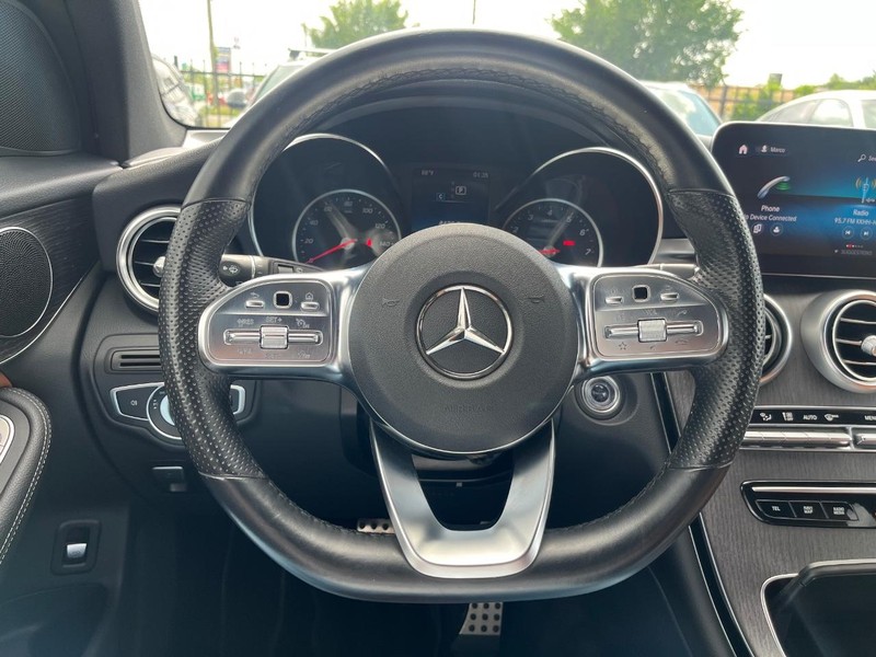 Mercedes-Benz GLC 300 Vehicle Full-screen Gallery Image 20