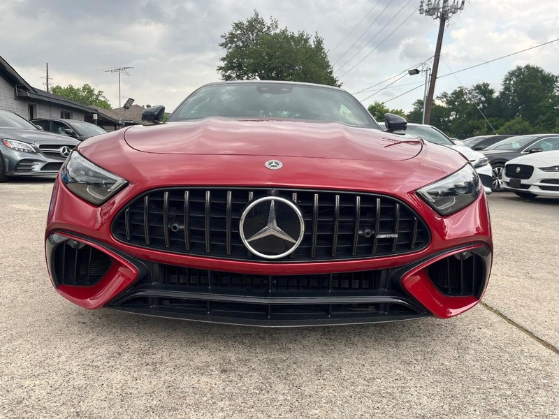 Mercedes-Benz SL 63 AMG Vehicle Full-screen Gallery Image 03
