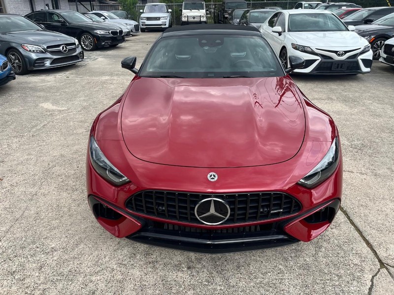 Mercedes-Benz SL 63 AMG Vehicle Full-screen Gallery Image 04