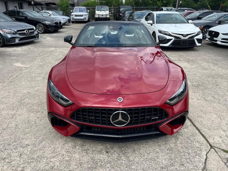 Mercedes-Benz SL 63 AMG Vehicle Full-screen Gallery Image 05