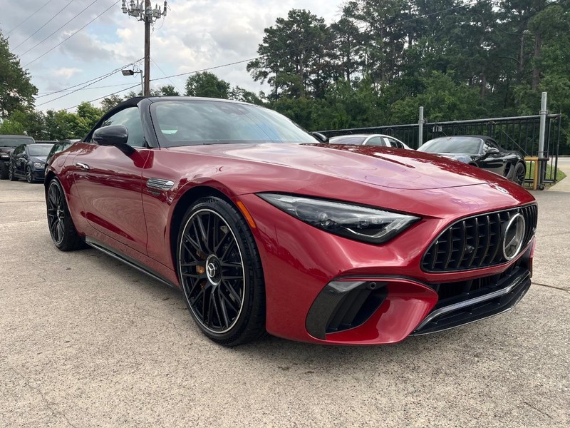 Mercedes-Benz SL 63 AMG Vehicle Full-screen Gallery Image 06