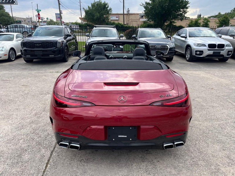 Mercedes-Benz SL 63 AMG Vehicle Full-screen Gallery Image 12