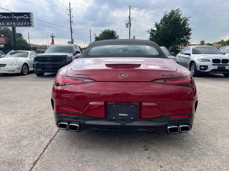Mercedes-Benz SL 63 AMG Vehicle Full-screen Gallery Image 13