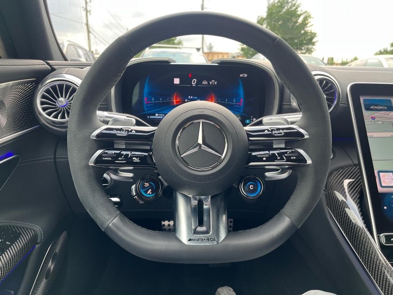 Mercedes-Benz SL 63 AMG Vehicle Full-screen Gallery Image 24