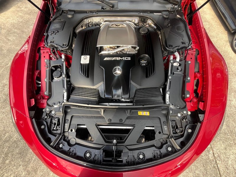 Mercedes-Benz SL 63 AMG Vehicle Full-screen Gallery Image 33