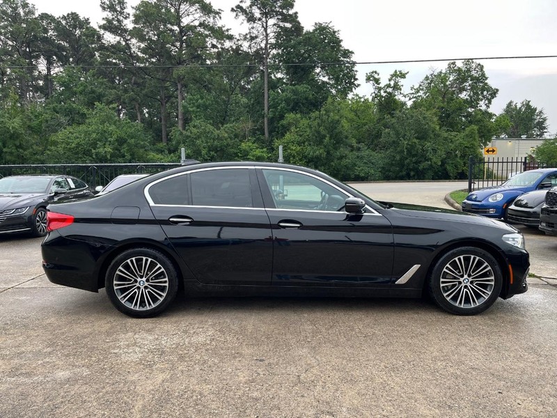 BMW 530i Vehicle Full-screen Gallery Image 05