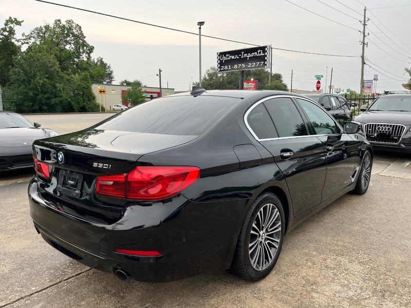 BMW 530i Vehicle Full-screen Gallery Image 06