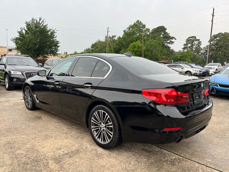 BMW 530i Vehicle Full-screen Gallery Image 08
