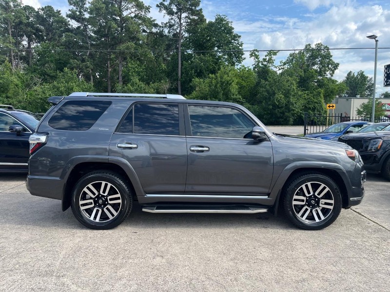 Toyota 4Runner Vehicle Full-screen Gallery Image 05