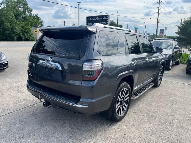 Toyota 4Runner Vehicle Full-screen Gallery Image 06