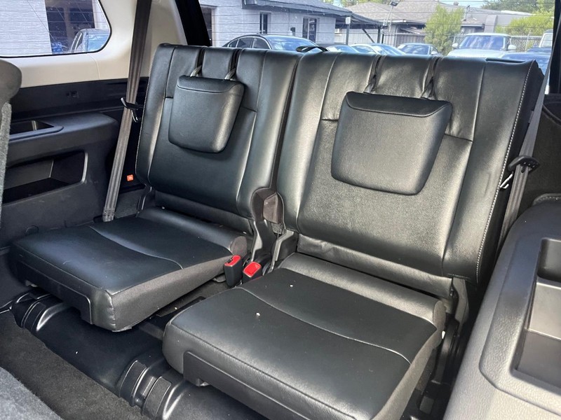 Toyota 4Runner Vehicle Full-screen Gallery Image 18