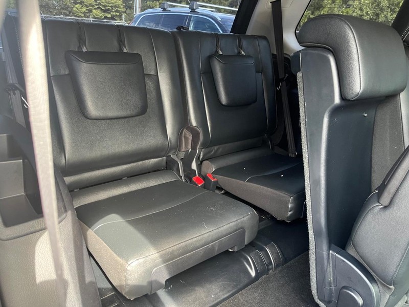 Toyota 4Runner Vehicle Full-screen Gallery Image 21