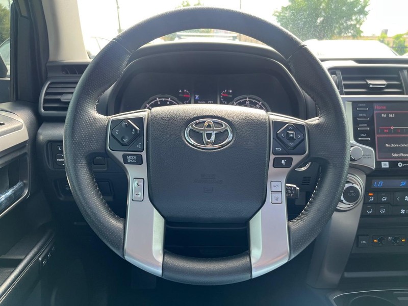 Toyota 4Runner Vehicle Full-screen Gallery Image 22