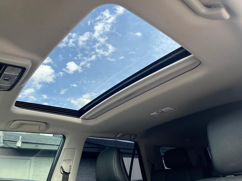 Toyota 4Runner Vehicle Full-screen Gallery Image 29