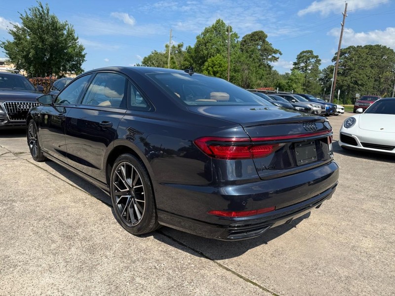 Audi A8 Vehicle Full-screen Gallery Image 08