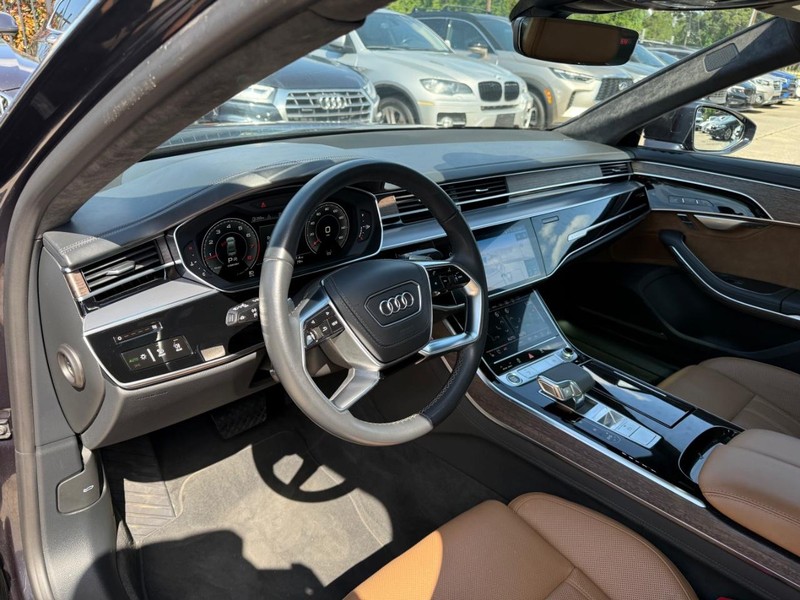 Audi A8 Vehicle Full-screen Gallery Image 10