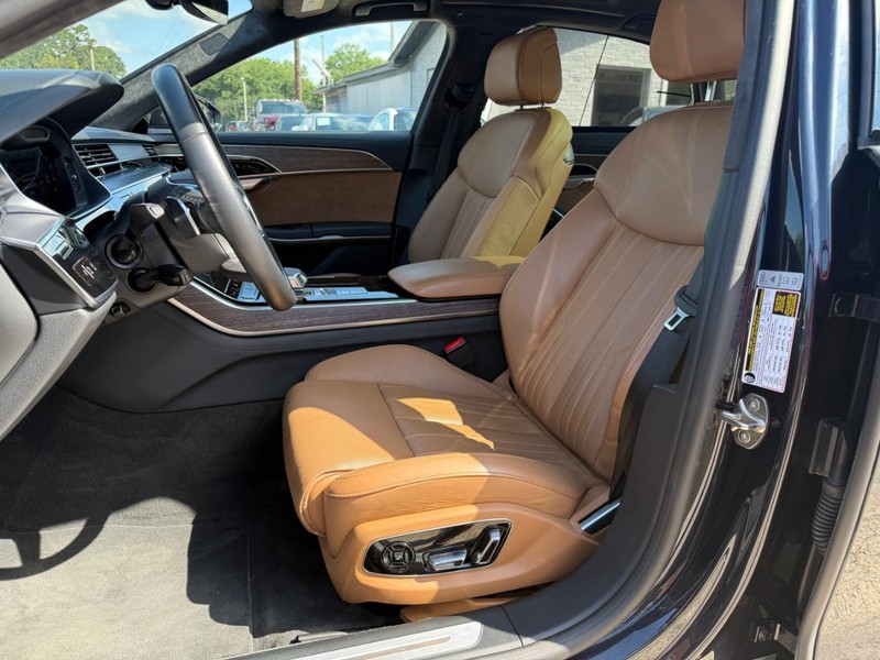 Audi A8 Vehicle Full-screen Gallery Image 11