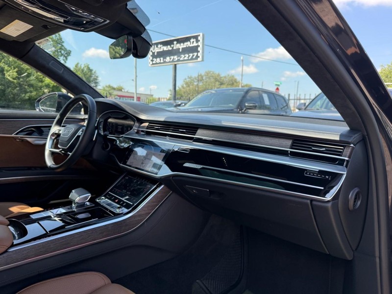 Audi A8 Vehicle Full-screen Gallery Image 13