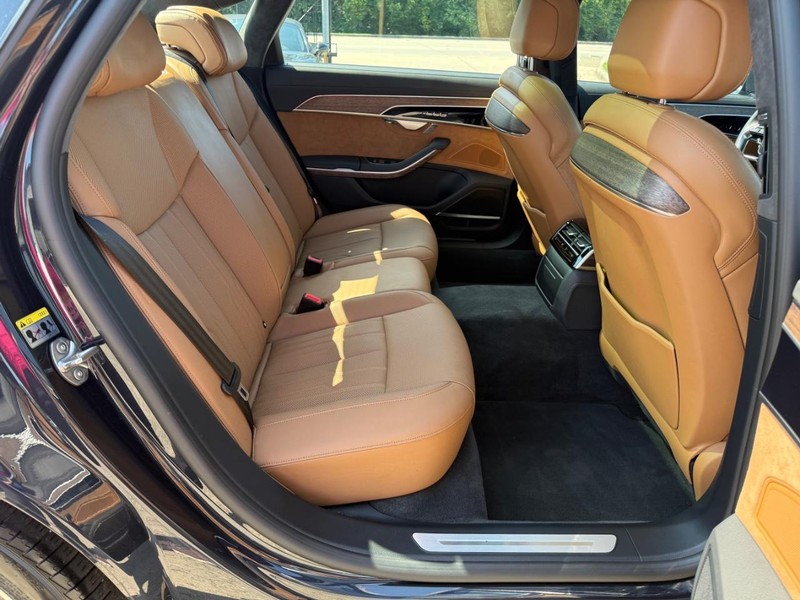 Audi A8 Vehicle Full-screen Gallery Image 16
