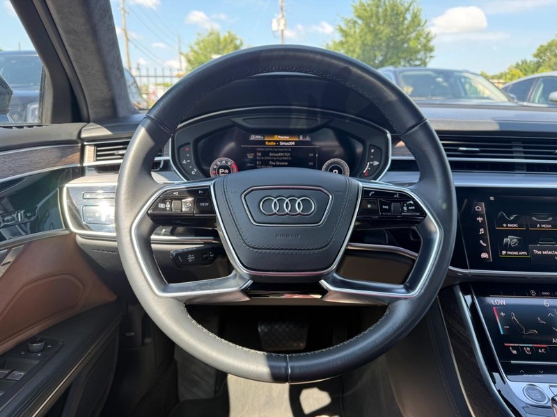 Audi A8 Vehicle Full-screen Gallery Image 19