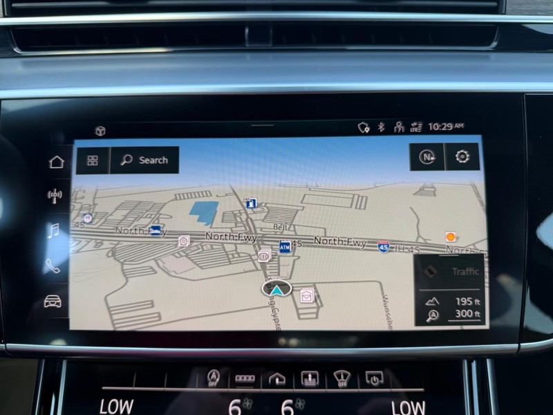 Audi A8 Vehicle Full-screen Gallery Image 22