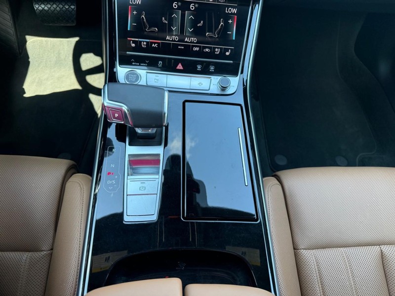 Audi A8 Vehicle Full-screen Gallery Image 24