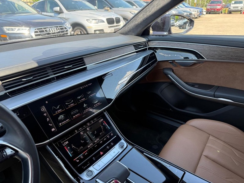 Audi A8 Vehicle Full-screen Gallery Image 25