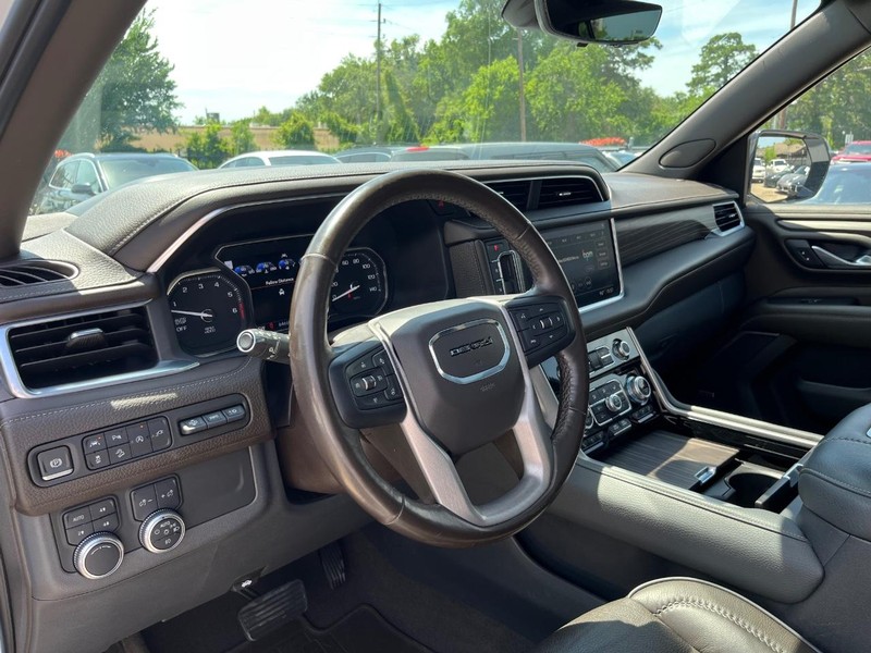 GMC Yukon Vehicle Full-screen Gallery Image 09