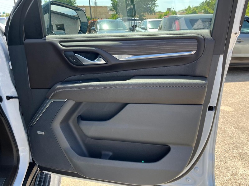 GMC Yukon Vehicle Full-screen Gallery Image 14