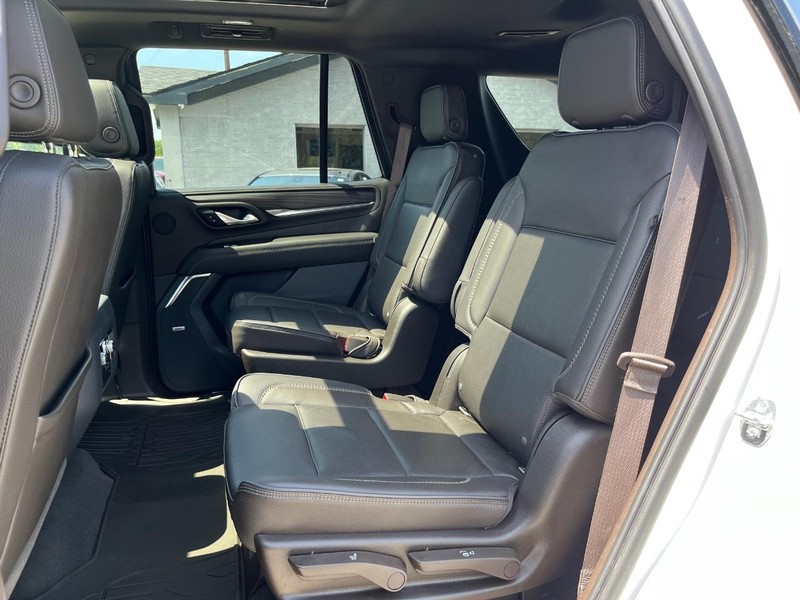 GMC Yukon Vehicle Full-screen Gallery Image 17