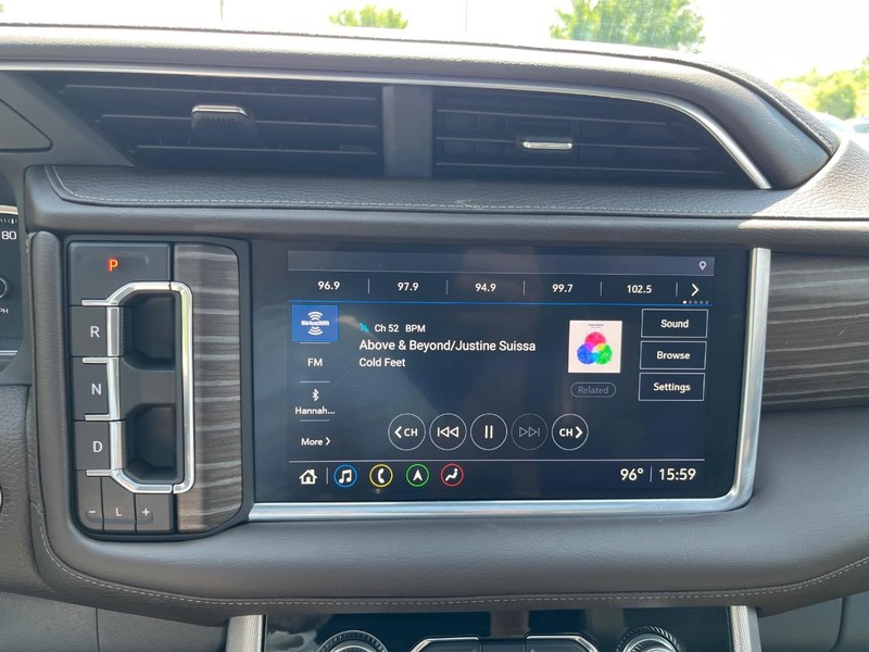 GMC Yukon Vehicle Full-screen Gallery Image 22