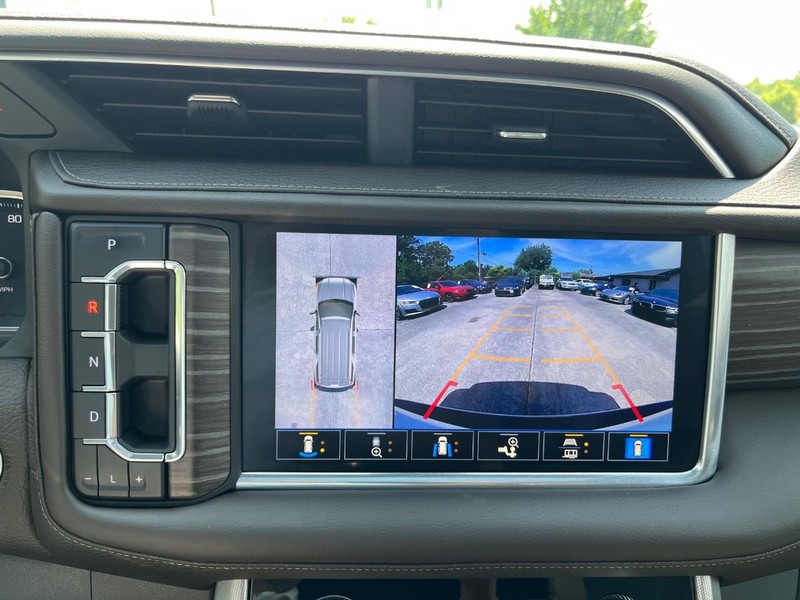 GMC Yukon Vehicle Full-screen Gallery Image 24