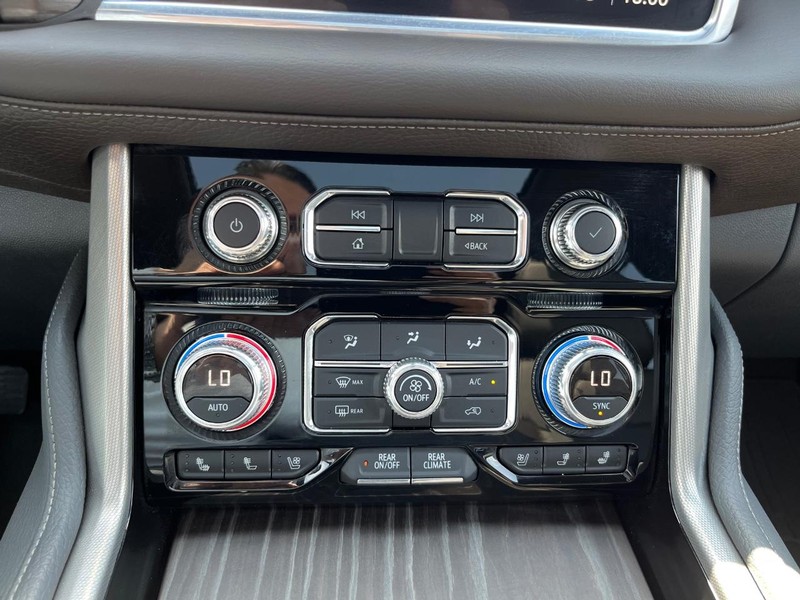 GMC Yukon Vehicle Full-screen Gallery Image 25