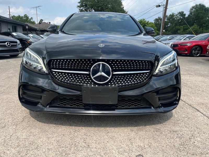 Mercedes-Benz C 300 Vehicle Full-screen Gallery Image 02