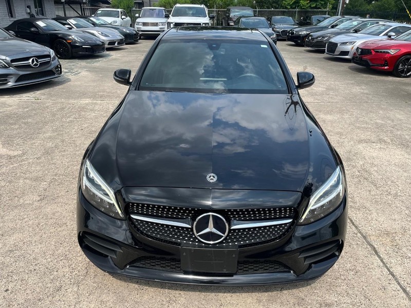 Mercedes-Benz C 300 Vehicle Full-screen Gallery Image 03