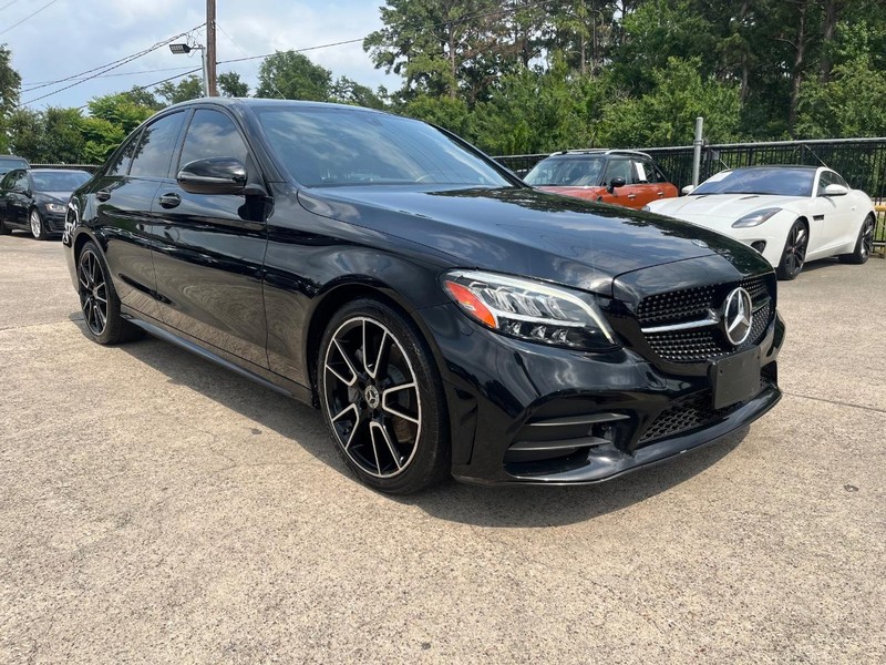 Mercedes-Benz C 300 Vehicle Full-screen Gallery Image 04