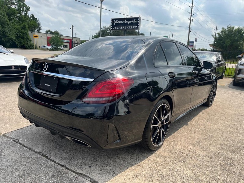Mercedes-Benz C 300 Vehicle Full-screen Gallery Image 06