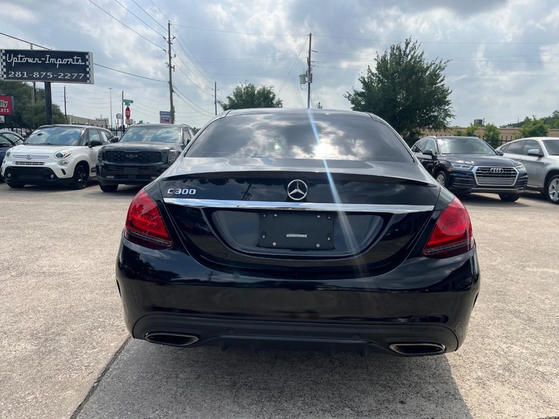 Mercedes-Benz C 300 Vehicle Full-screen Gallery Image 08