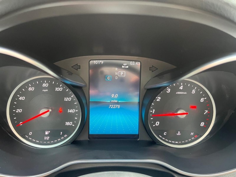 Mercedes-Benz C 300 Vehicle Full-screen Gallery Image 21