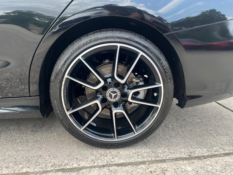 Mercedes-Benz C 300 Vehicle Full-screen Gallery Image 27