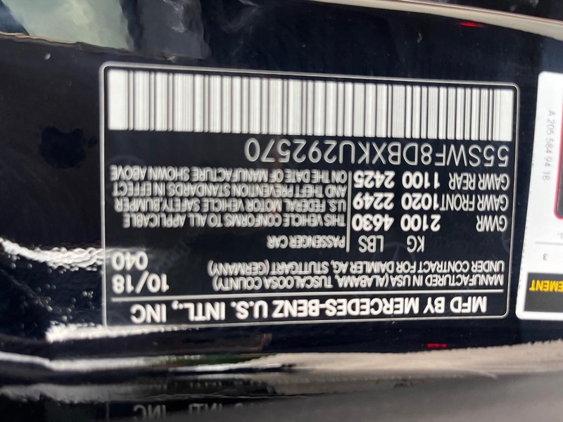 Mercedes-Benz C 300 Vehicle Full-screen Gallery Image 29