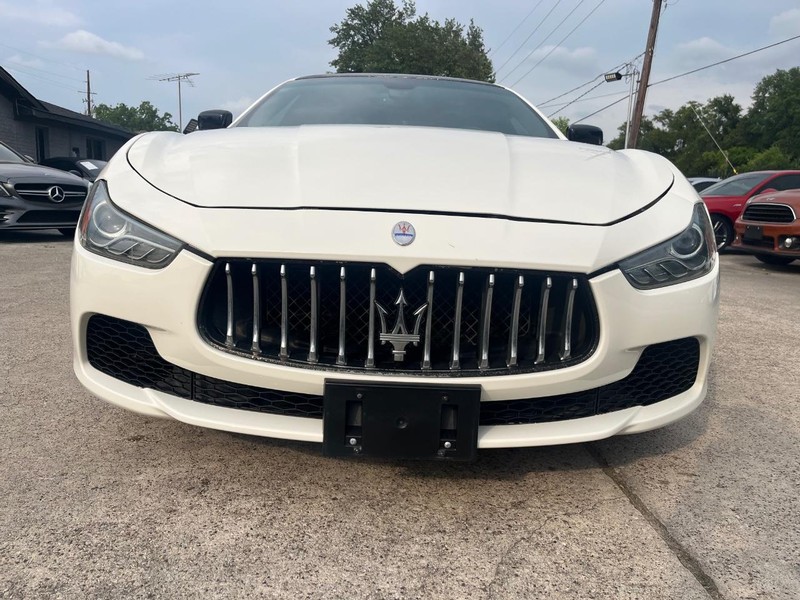 Maserati Ghibli Vehicle Full-screen Gallery Image 02