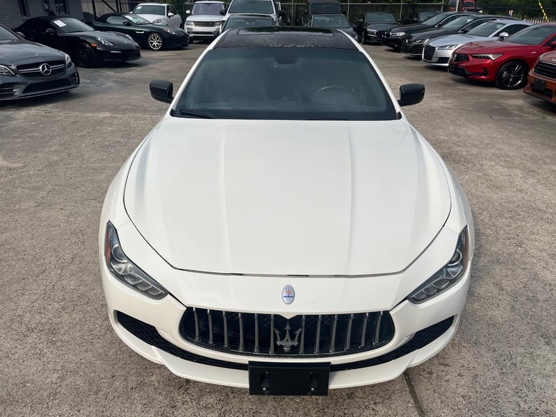 Maserati Ghibli Vehicle Full-screen Gallery Image 03