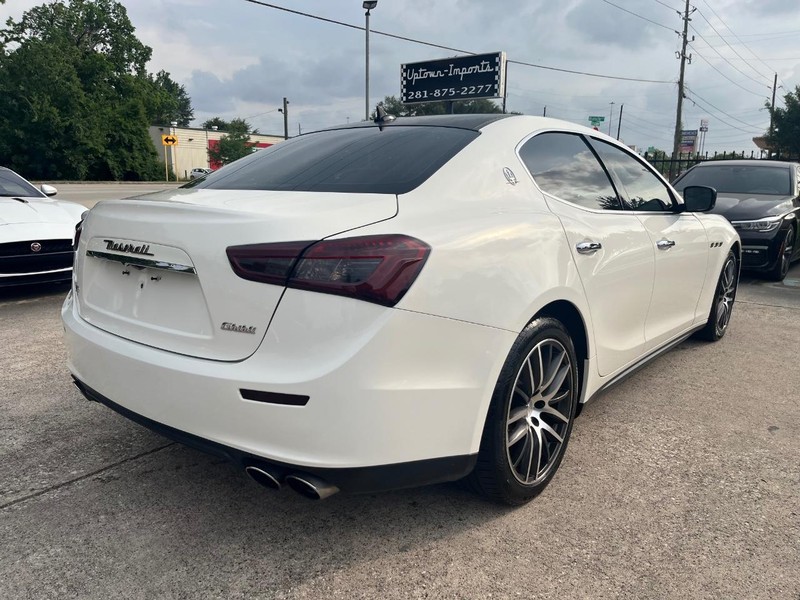 Maserati Ghibli Vehicle Full-screen Gallery Image 06