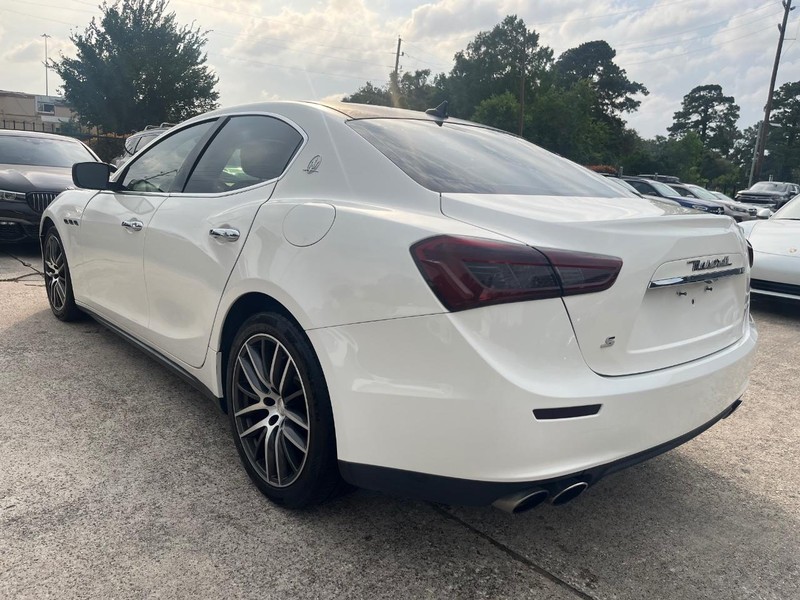 Maserati Ghibli Vehicle Full-screen Gallery Image 08